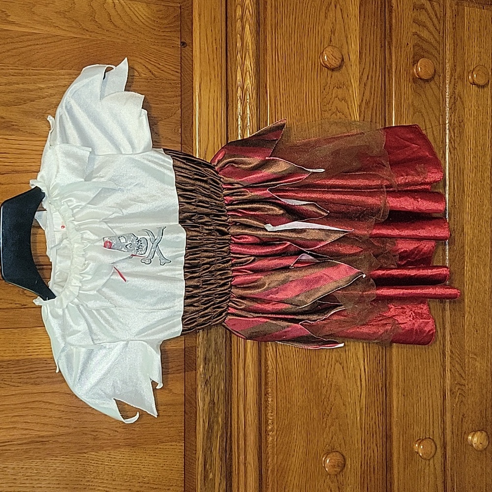 ● Girl's Halloween Pirate Costume